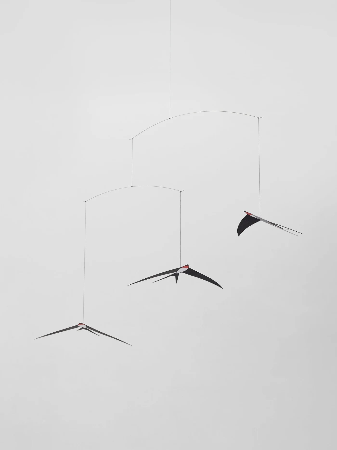 kontrast-mobile-schwalben-flying-swallows-3-flensted-hanging-art-dazwischen-freiburg-concept-store