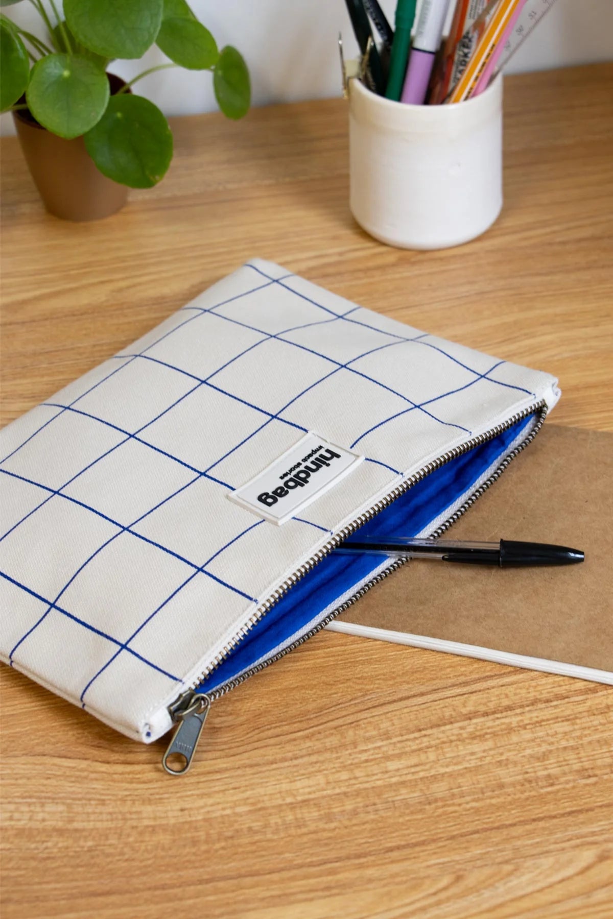 etui-kulturtasche-hindbag-freiburg-concept-store-blau-weiss-kariert