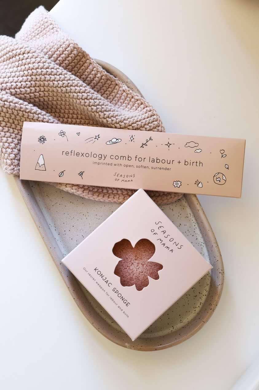 geburtskamm-und-konjac-schwamm-zur-entspannung-und-schmerzlinderung-bei-geburt-dazwischen-freiburg-concept-store