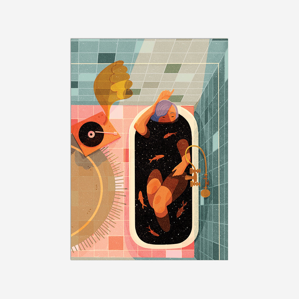 postkarte-mit-frau-in-der-badewanne-und-plattenspieler-florence-sabatier-freiburg-concept-store-papeterie-dazwischen