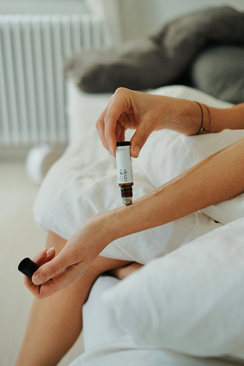 sleep-oil-roll-on-paopao-concept-store-freiburg-aromatherapie-menstruationsbeschwerden-menopause-schlafprobleme