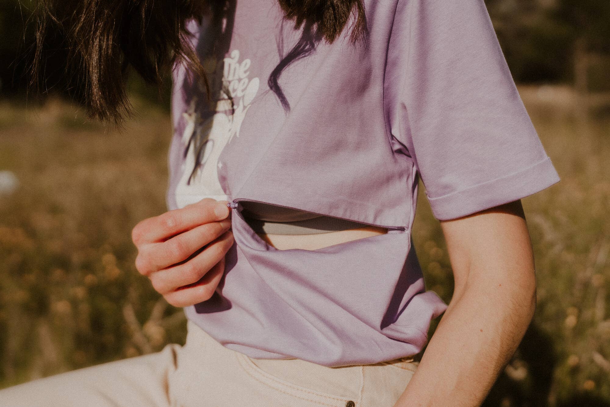 still-shirt-lila-you-and-milk-mit-reissverschluss-dazwischen-freiburg