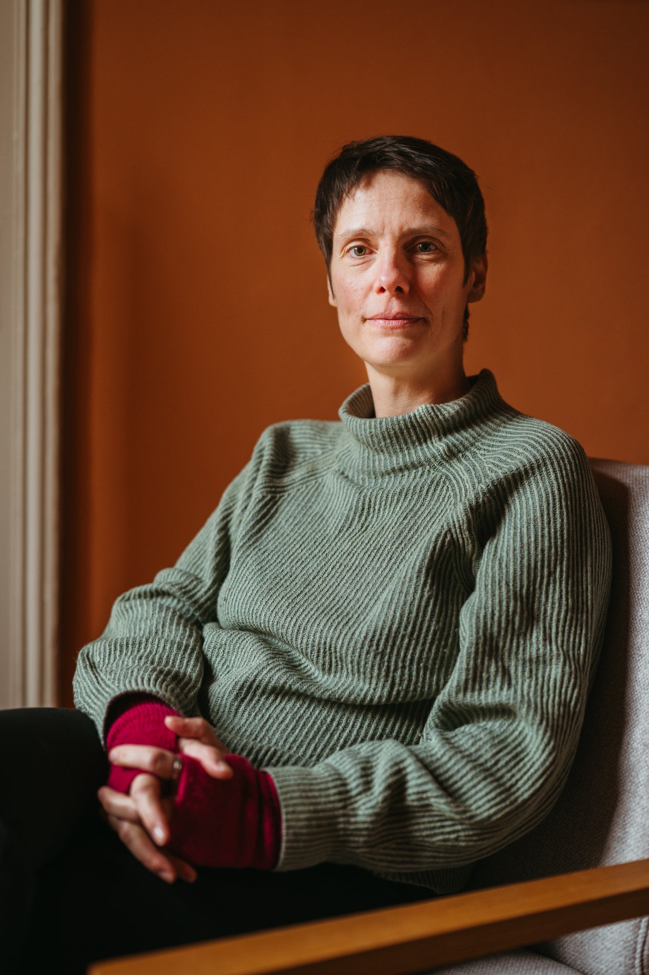 bestatterin-barbara-rolf-im-dazwischen-concept-store-freiburg-hausaufbahrungsworkshop