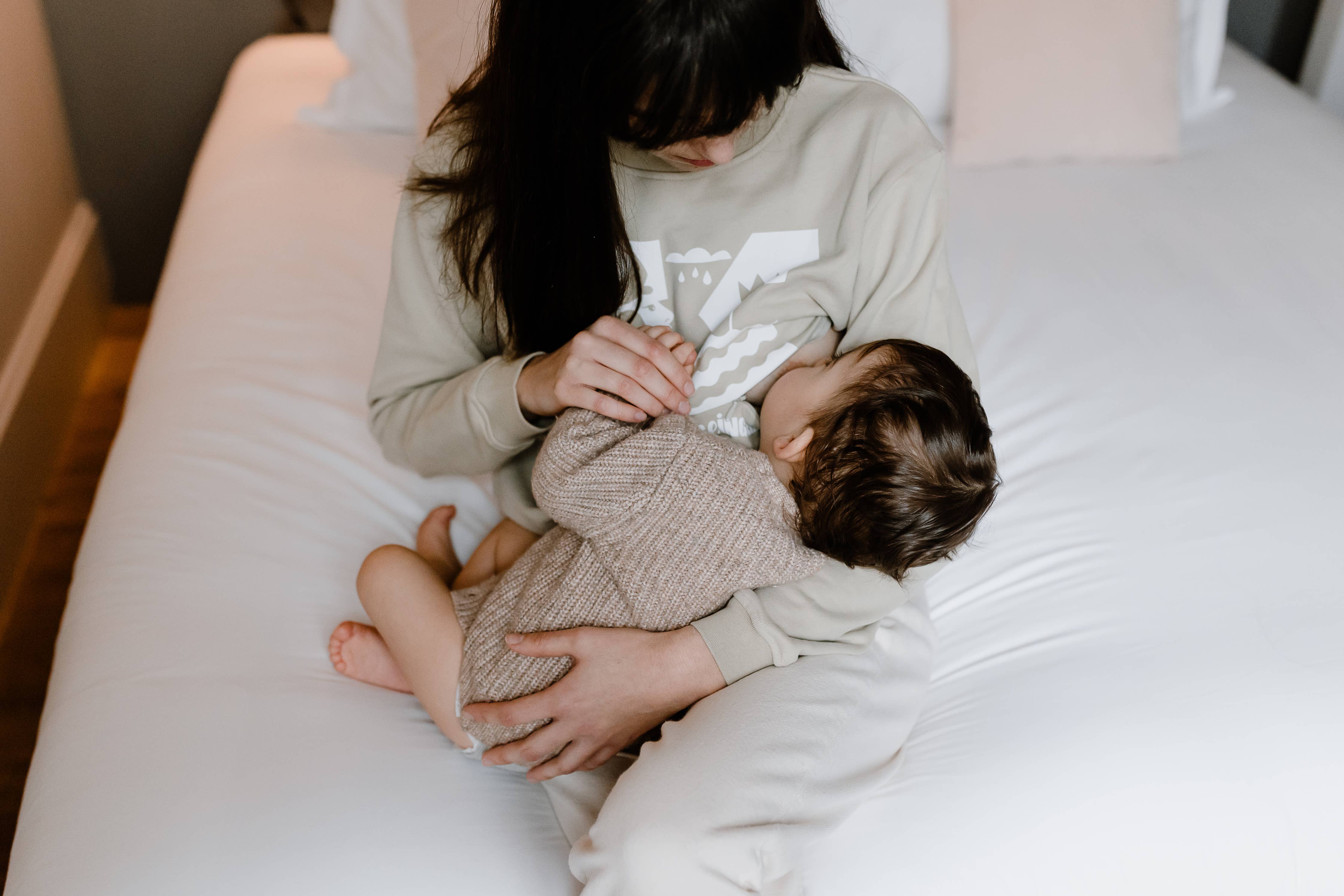 cooles-sweatshirt-zum-stillen-you-and-milk-freiburg-dazwischen