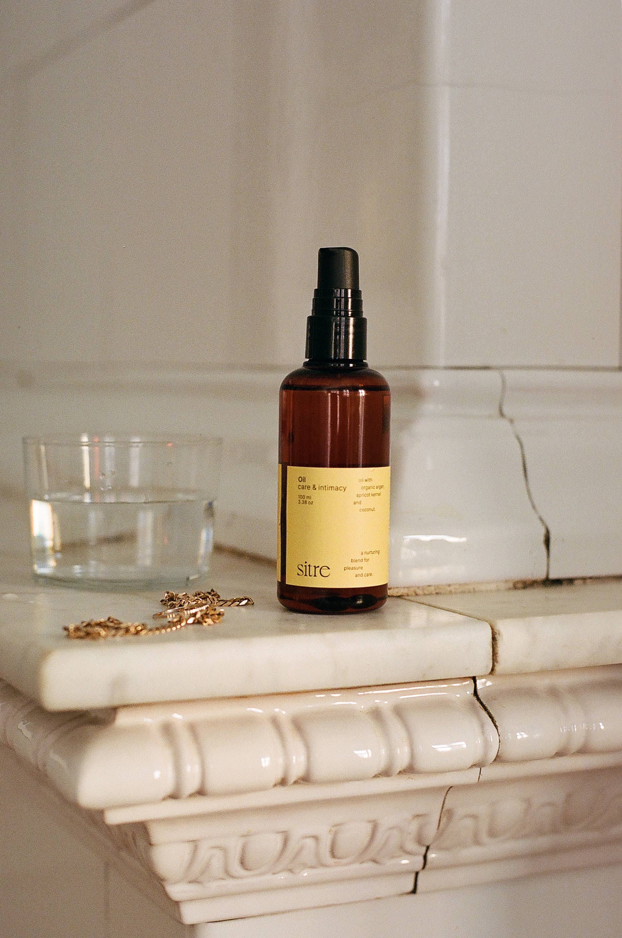 Pflege- und Intiml | Massagel und Gleitgel in einem | 100 ml | DAZWISCHEN von Isabell Steinert Pflege- und Intiml | Massagel und Gleitgel in einem | 100 ml | DAZWISCHEN von Isabell Steinert