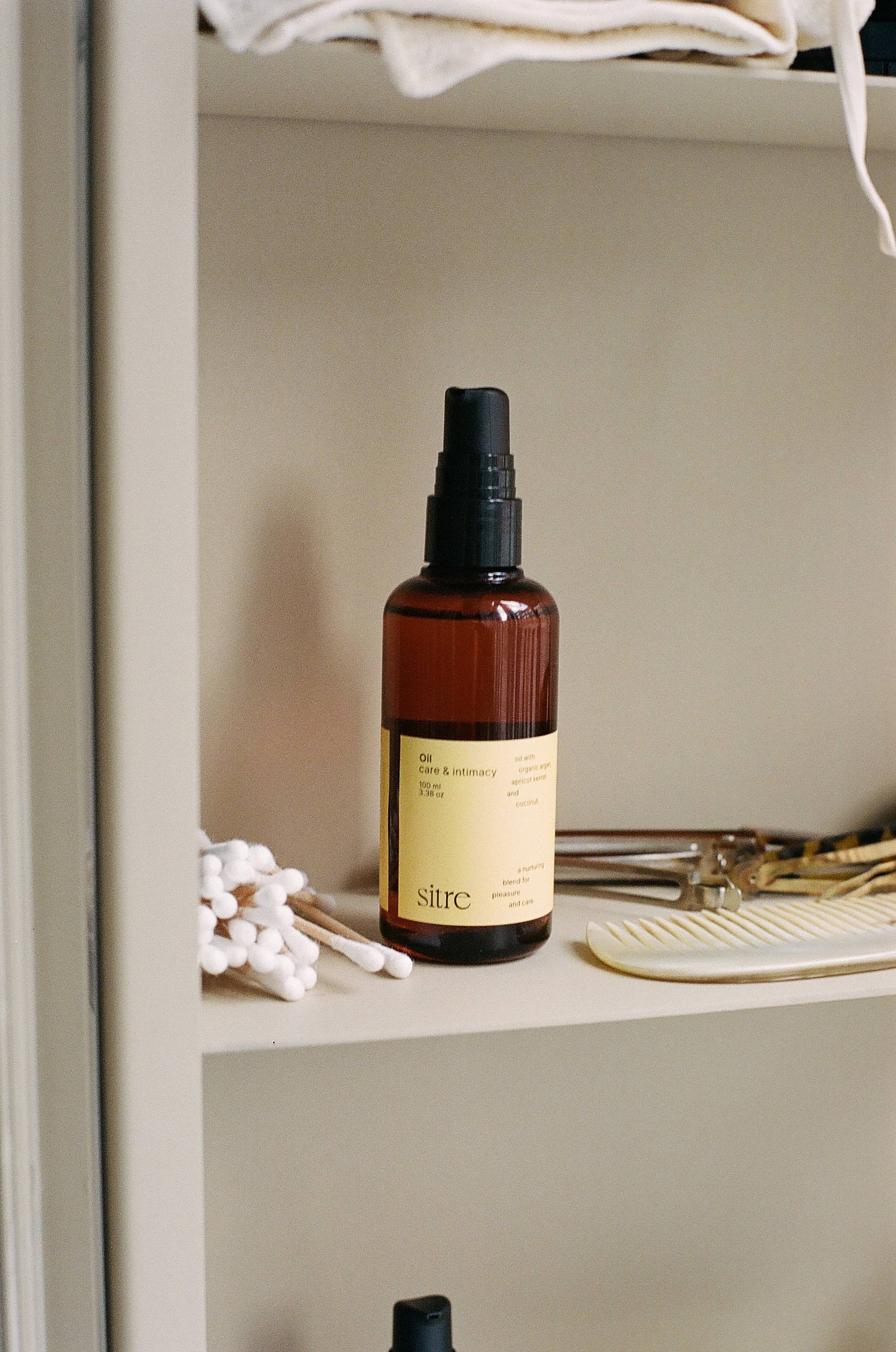 Pflege- und Intiml | Massagel und Gleitgel in einem | 100 ml | DAZWISCHEN von Isabell Steinert Pflege- und Intiml | Massagel und Gleitgel in einem | 100 ml | DAZWISCHEN von Isabell Steinert