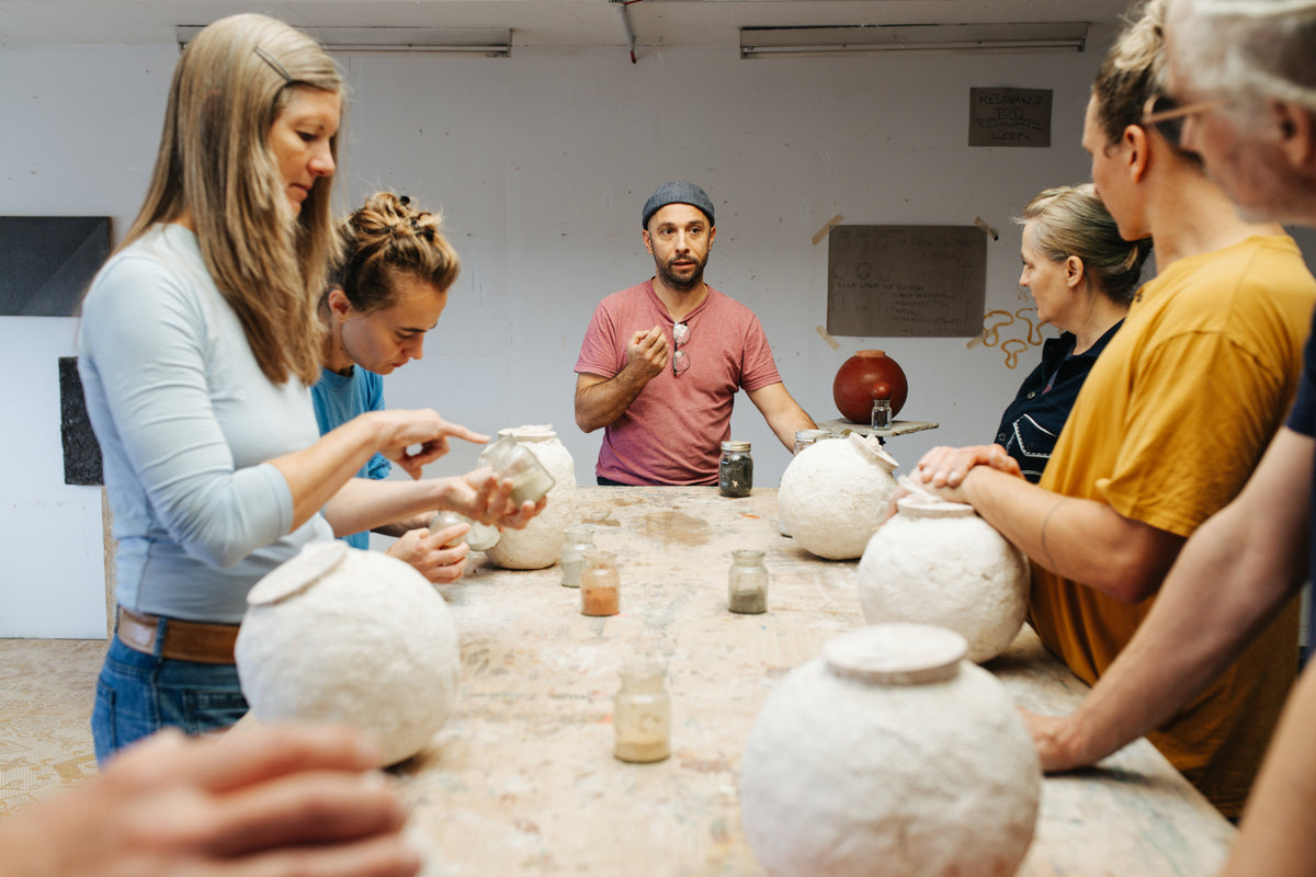 Teilnehmer im Urnen-Workshop mit Sascha Kruse in Freiburg